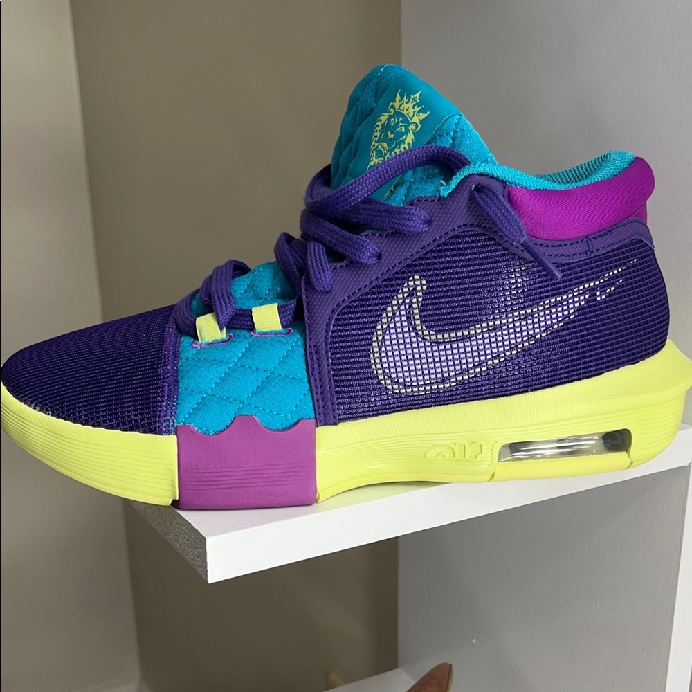 Nike men’s LeBron Witness 8 
Basketball Shoes